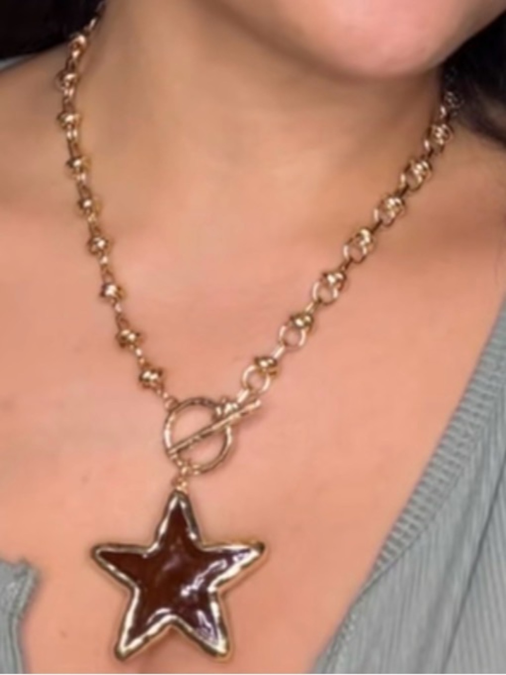 NWT ⚜️🤎⚜️ True To Form Golden Tone Necklace with Amber Star Pendant - Picture 3 of 4